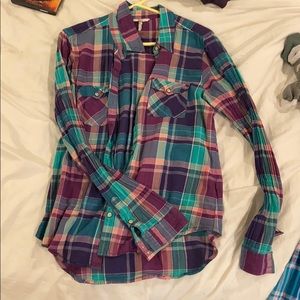 Long sleeve women’s plaid shirt